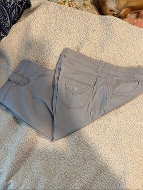 Lee Women's Light Gray Capris
